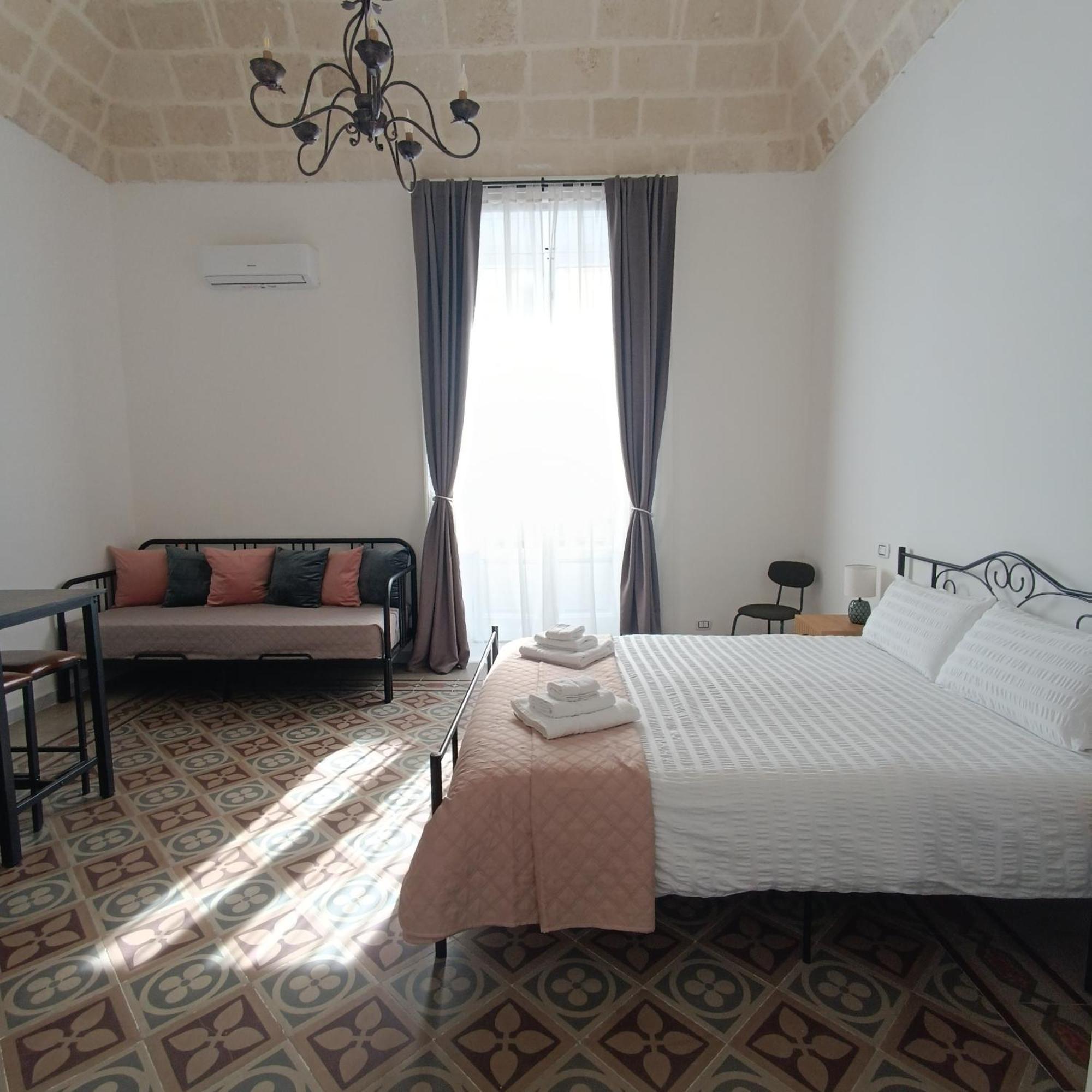 Dimora Tarantina Hotel Taranto Bagian luar foto